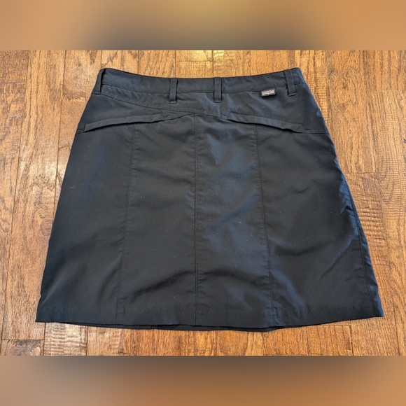 Patagonia skort with zipper pockets, black size 10 - Picture 4 of 10
